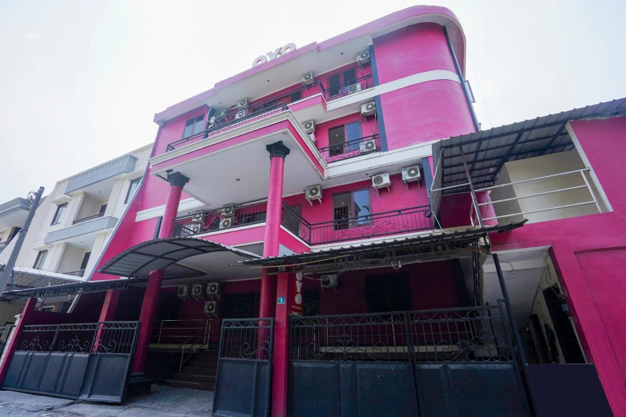 Отель Collection O 1112 Comfitel Siwalankerto Aa4 Сурабая Экстерьер фото