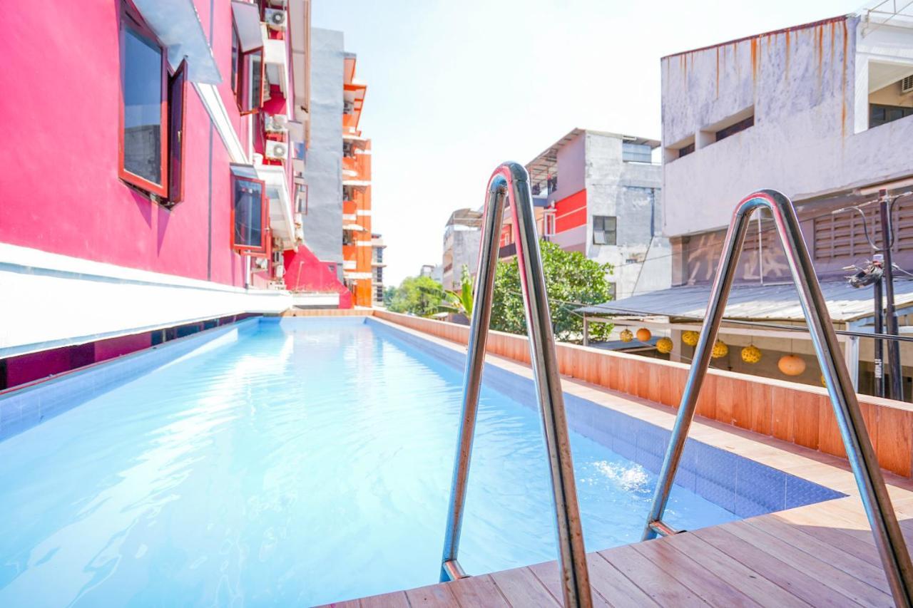 Отель Collection O 1112 Comfitel Siwalankerto Aa4 Сурабая Экстерьер фото