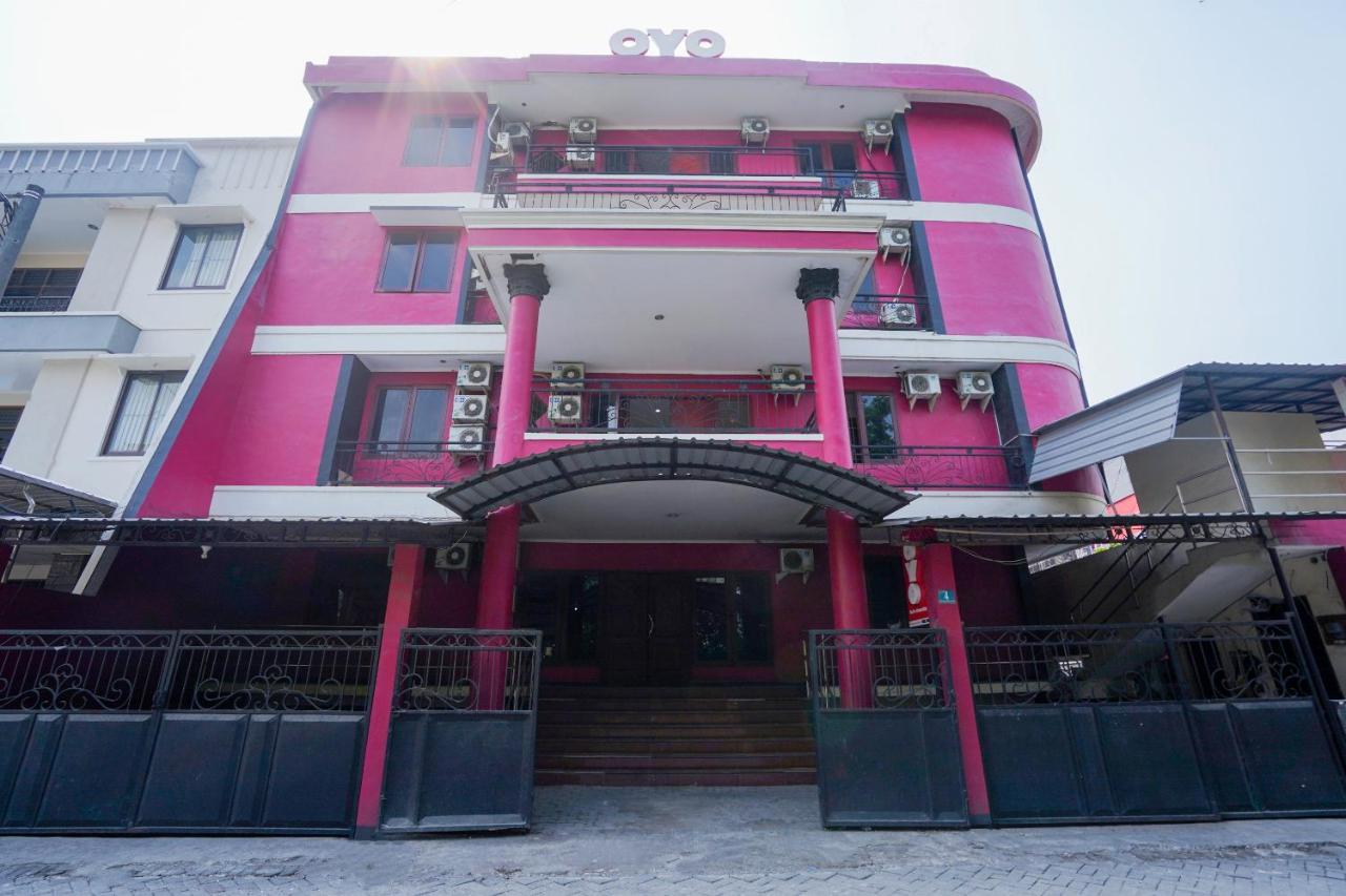 Отель Collection O 1112 Comfitel Siwalankerto Aa4 Сурабая Экстерьер фото