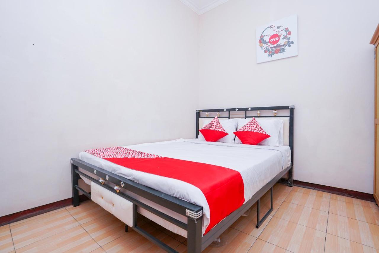 Отель Collection O 1112 Comfitel Siwalankerto Aa4 Сурабая Экстерьер фото