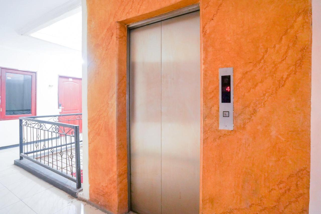 Отель Collection O 1112 Comfitel Siwalankerto Aa4 Сурабая Экстерьер фото
