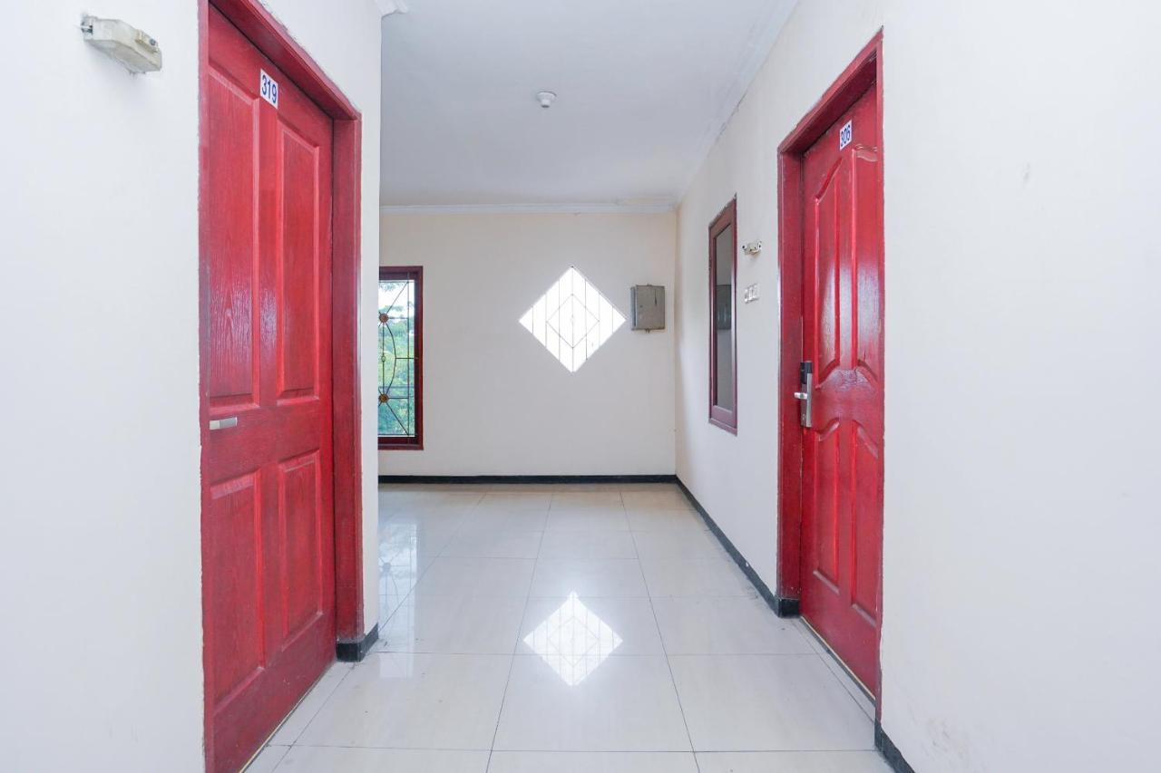 Отель Collection O 1112 Comfitel Siwalankerto Aa4 Сурабая Экстерьер фото