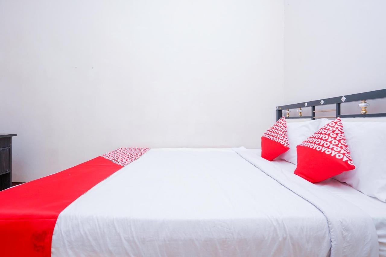 Отель Collection O 1112 Comfitel Siwalankerto Aa4 Сурабая Экстерьер фото
