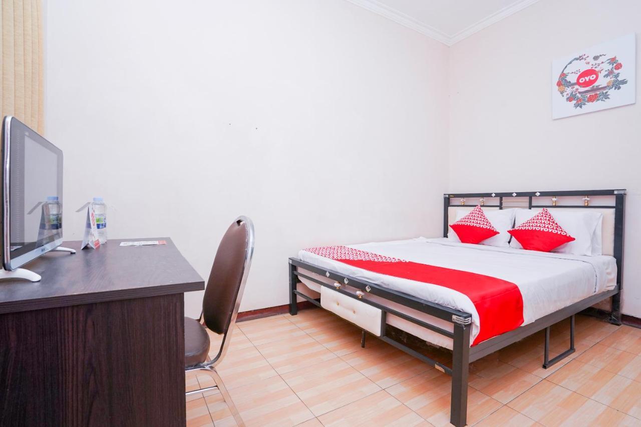 Отель Collection O 1112 Comfitel Siwalankerto Aa4 Сурабая Экстерьер фото
