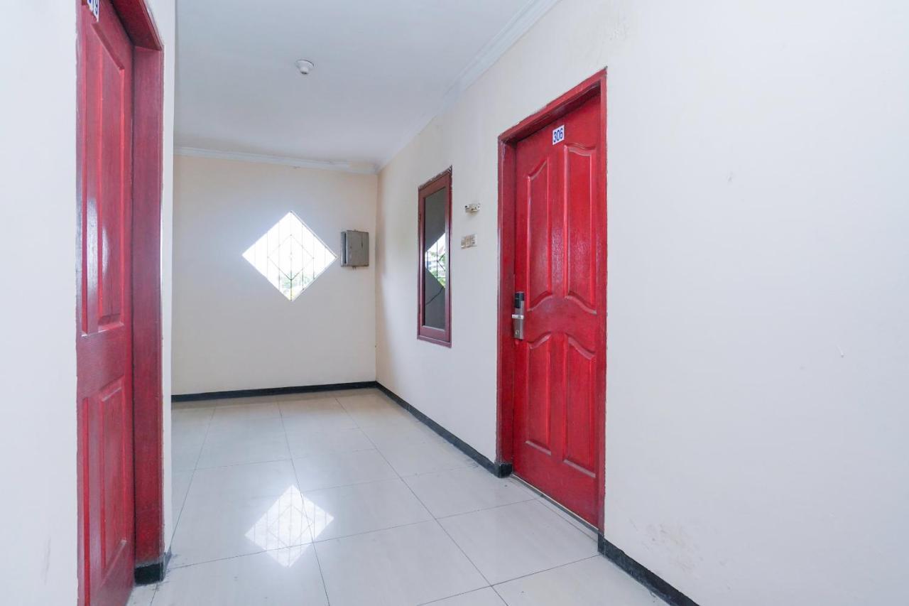 Отель Collection O 1112 Comfitel Siwalankerto Aa4 Сурабая Экстерьер фото