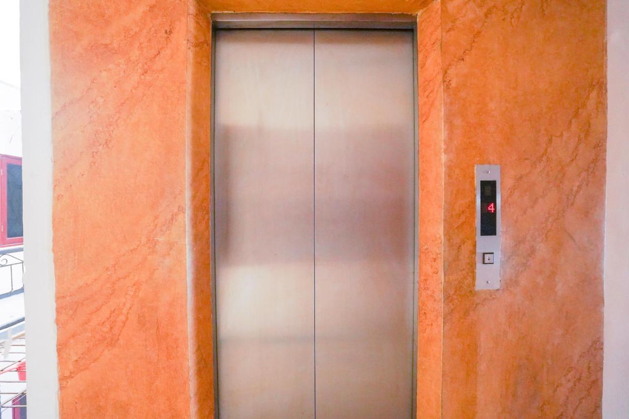 Отель Collection O 1112 Comfitel Siwalankerto Aa4 Сурабая Экстерьер фото